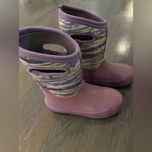 Worn Bogs kids snow boots purple size 4